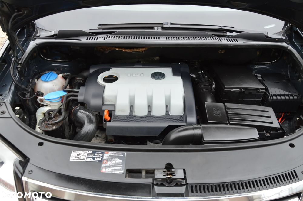 Volkswagen Touran 2.0 TDI Highline - 12