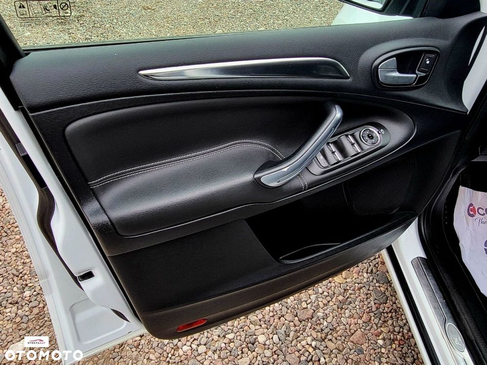 Ford S-Max - 11