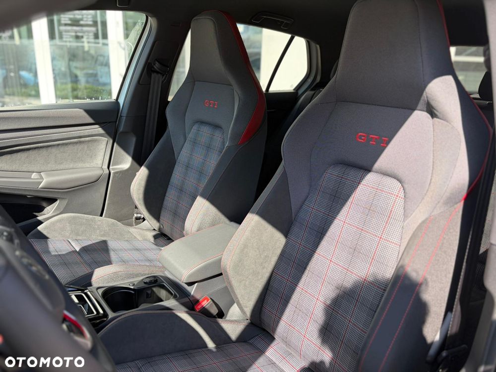 Volkswagen Golf - 11