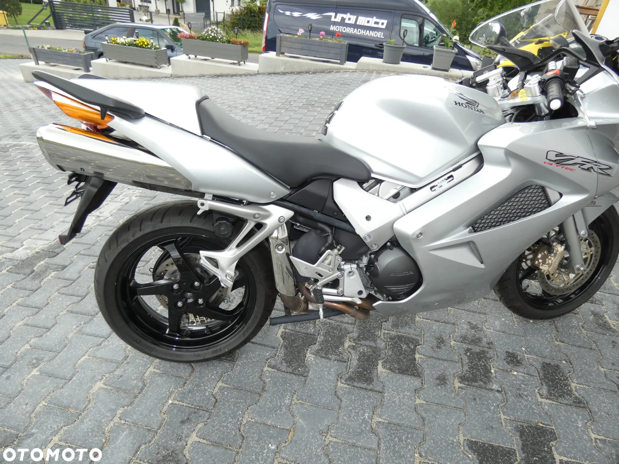 Honda VFR - 10