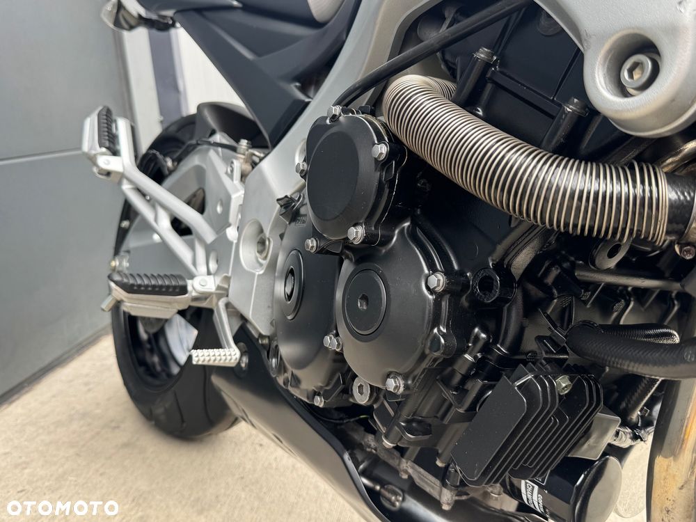 Suzuki GSR - 36