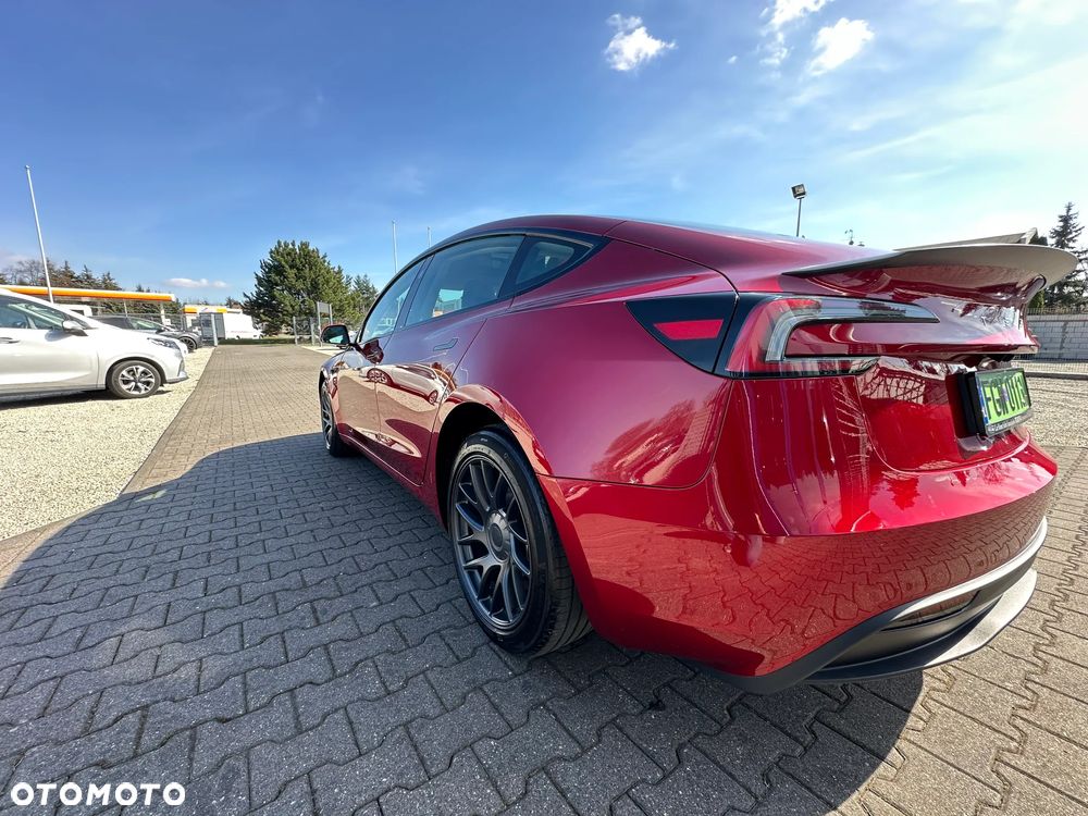 Tesla Model 3 - 4