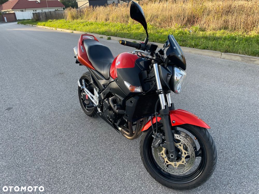 Suzuki GSR - 1