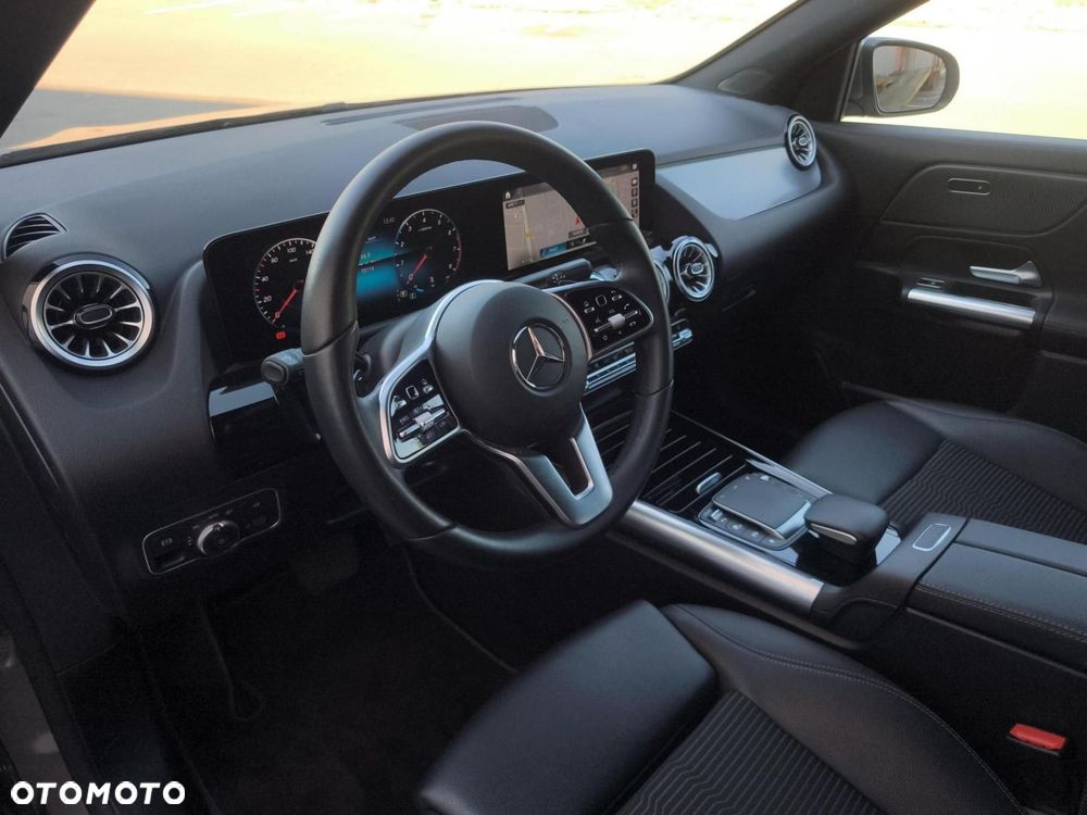 Mercedes-Benz GLA - 9