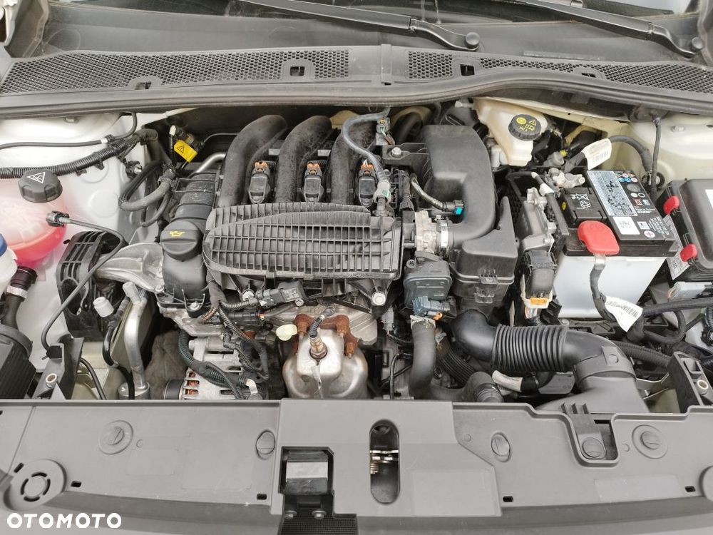 Peugeot 208 - 16