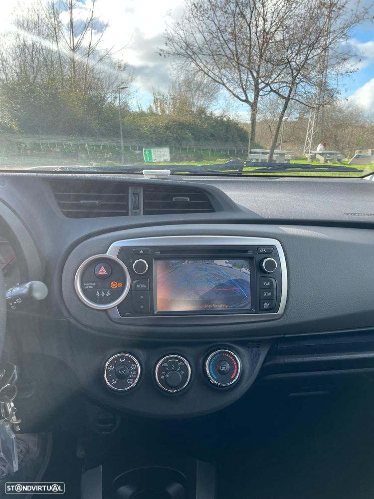 Toyota Yaris 1.0 VVT-i AC Manual - 10