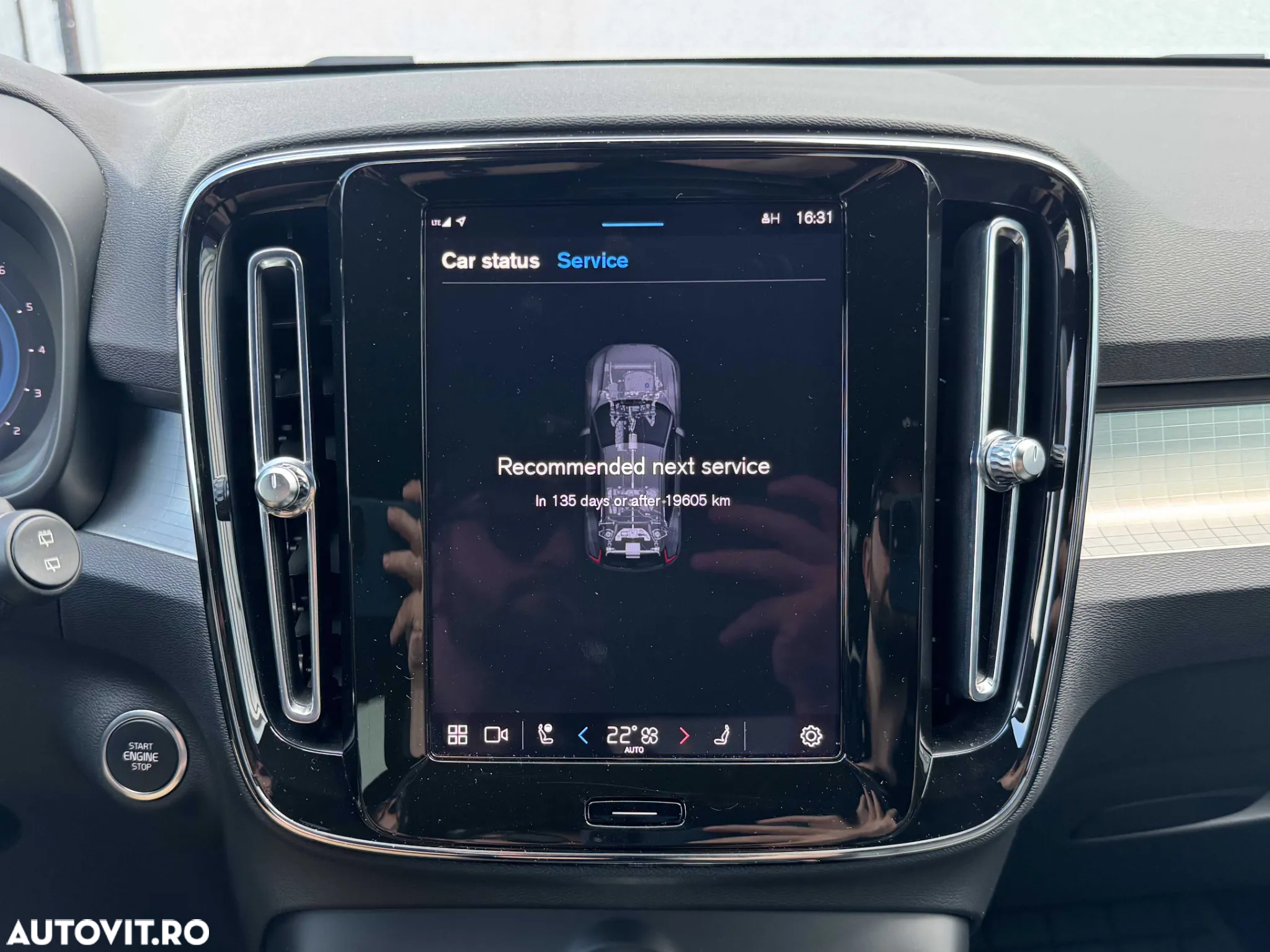 Volvo XC 40 B4 AT8 AWD Mild Hybrid Momentum Pro - 31