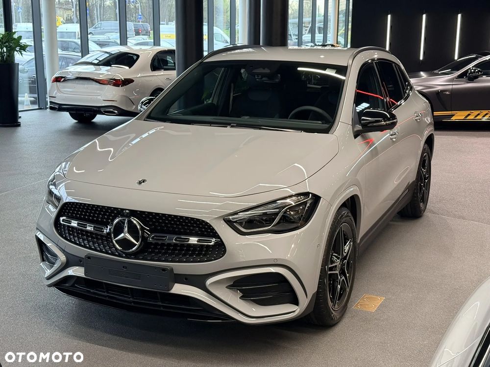 Mercedes-Benz GLA - 4