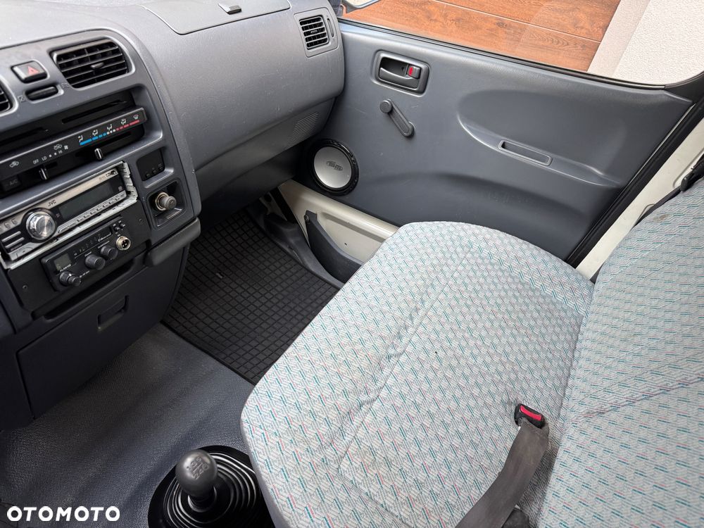 Toyota Hiace Standard - 21