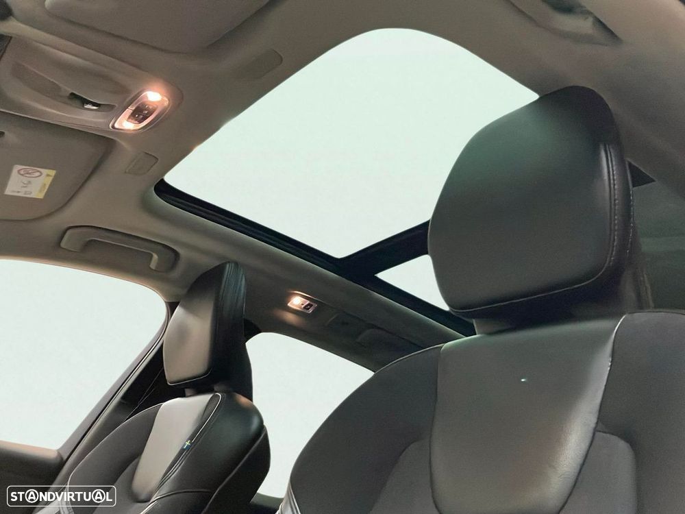 Volvo XC 60 2.0 T8 PHEV Momentum AWD - 19