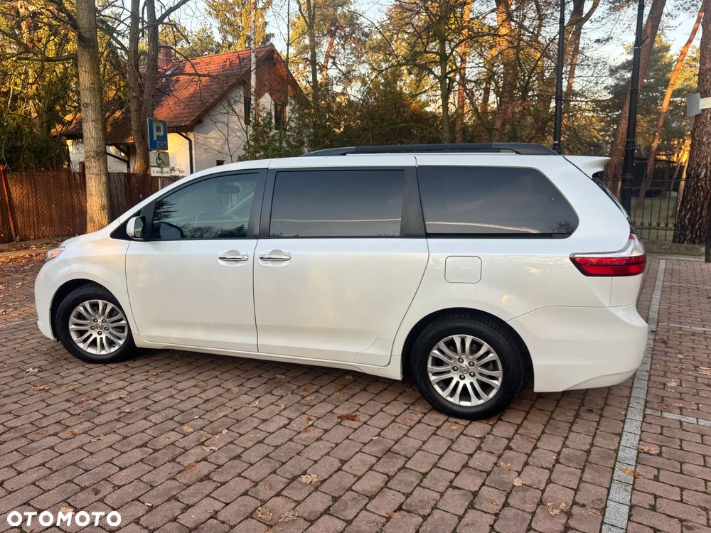 Toyota Sienna - 3