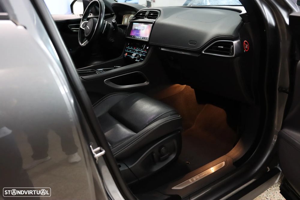 Jaguar F-Pace 25d AWD Aut. R-Sport - 23