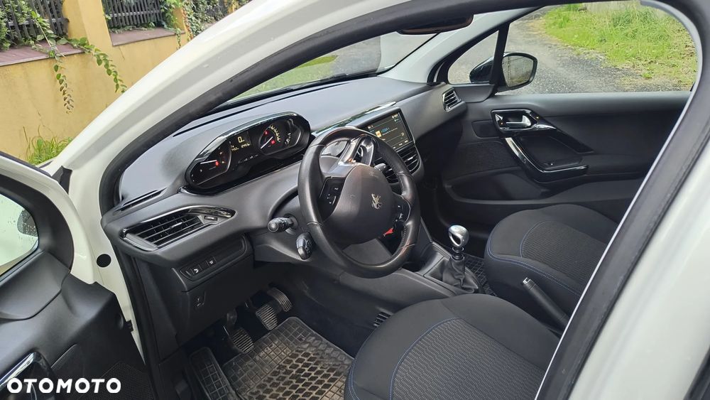 Peugeot 208 BlueHDi 100 Allure - 10