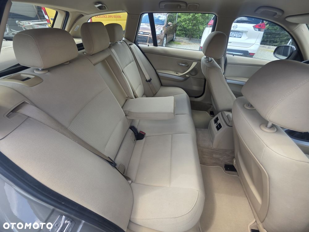 BMW Seria 3 318i - 27