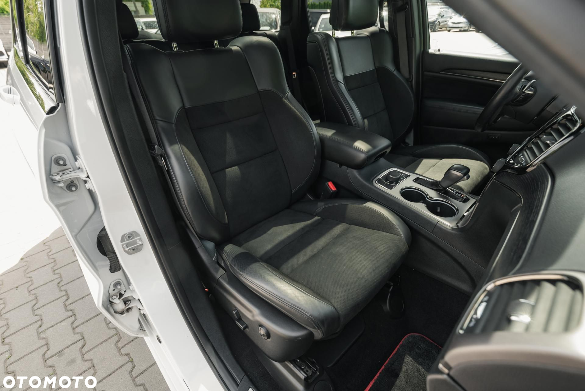Jeep Grand Cherokee - 15