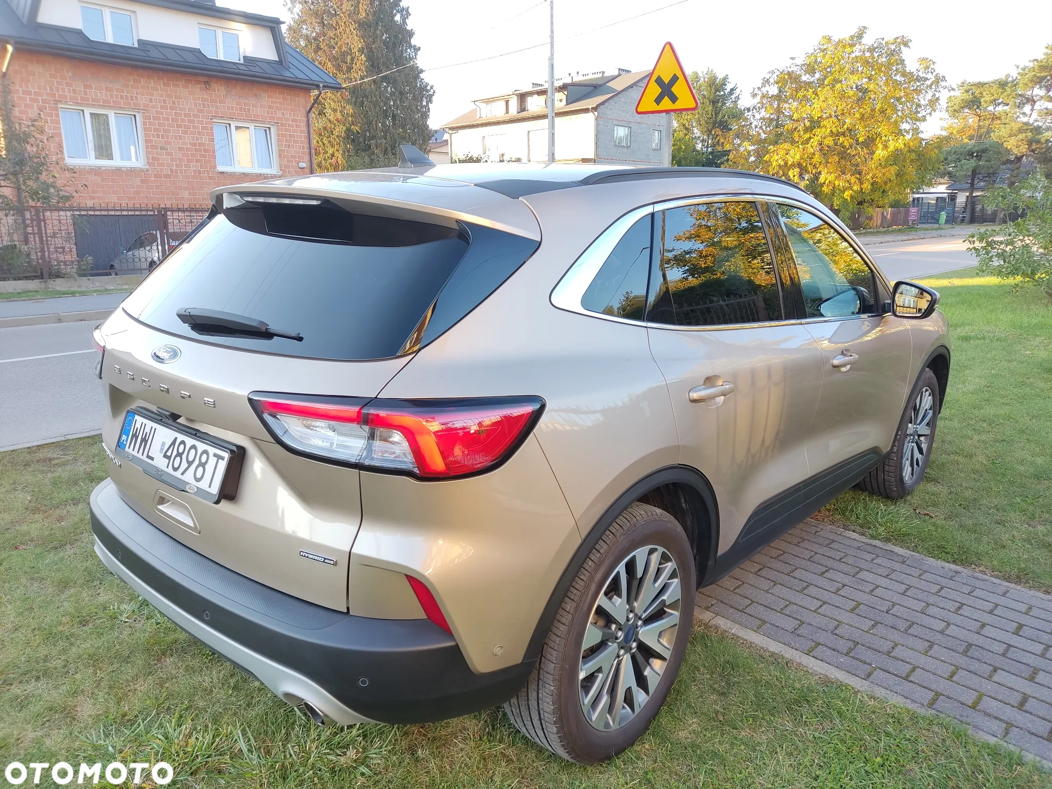Ford Kuga 2.5 FHEV AWD Titanium - 9
