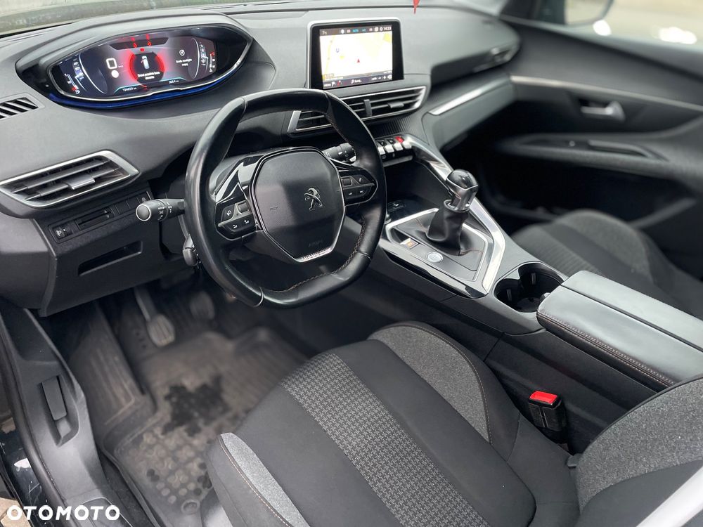 Peugeot 5008 2.0 BlueHDI Allure S&S - 33