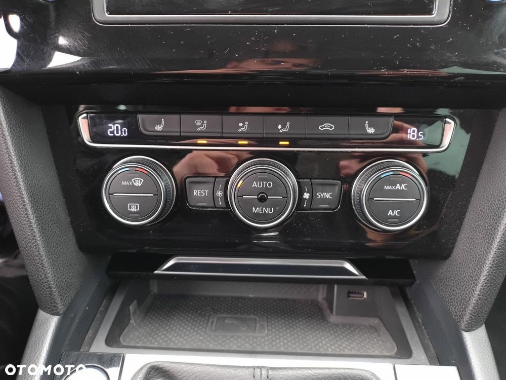 Volkswagen Passat - 17