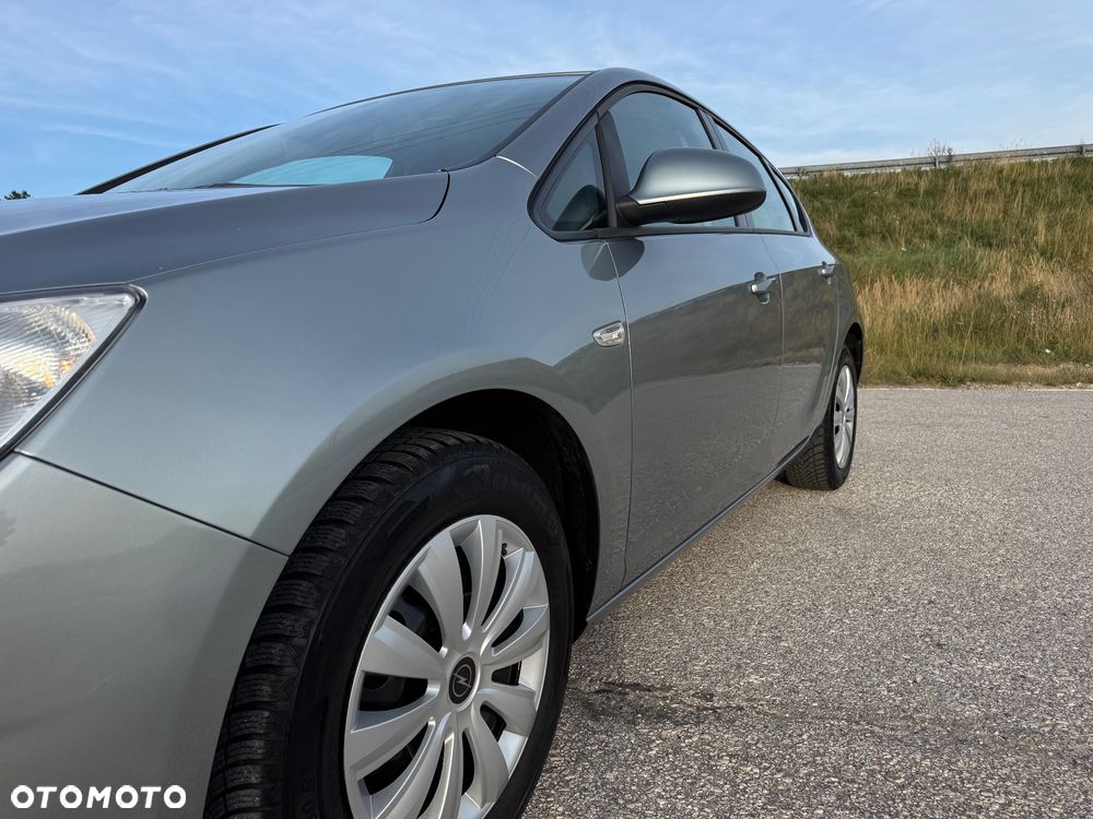 Opel Astra 1.4 Turbo Design Edition - 11