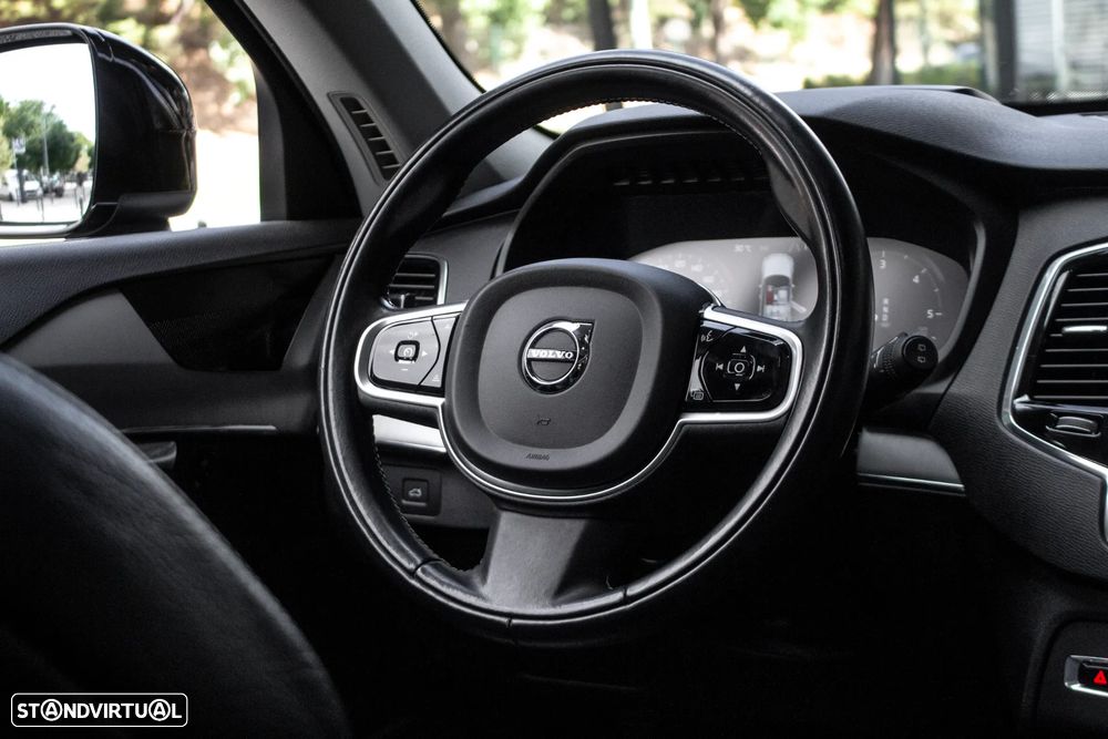 Volvo XC 90 B5 D AWD Geartronic Momentum Pro - 32