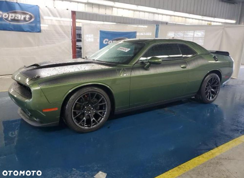 Dodge Challenger - 17