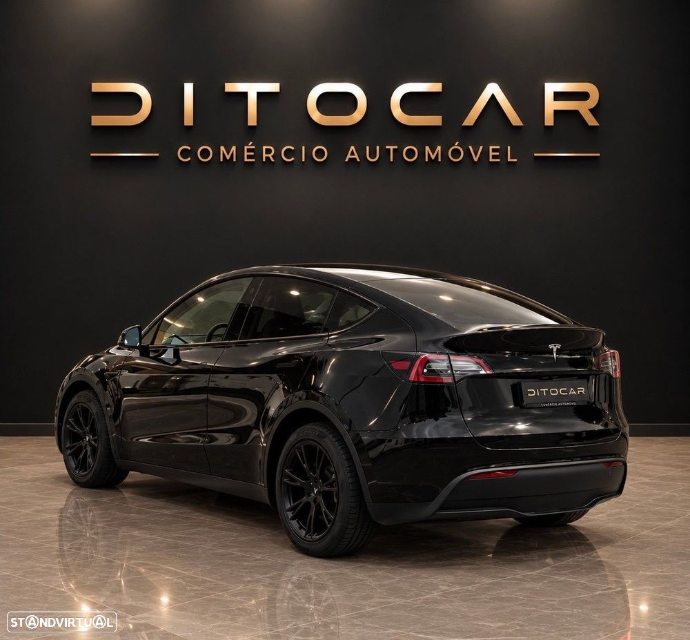 Tesla Model Y 2023 photo 2