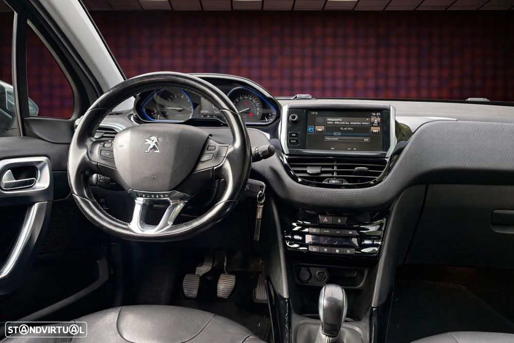 Peugeot 2008 1.2 PureTech Allure - 6