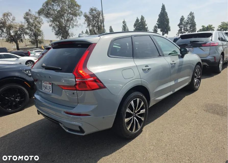Volvo XC 60 B5 B AWD Plus Dark - 4