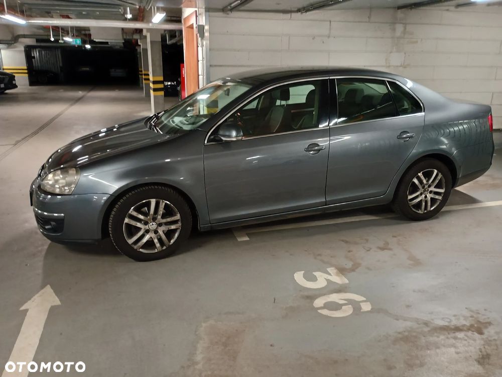 Volkswagen Jetta 2.0 FSI Comfortline - 13