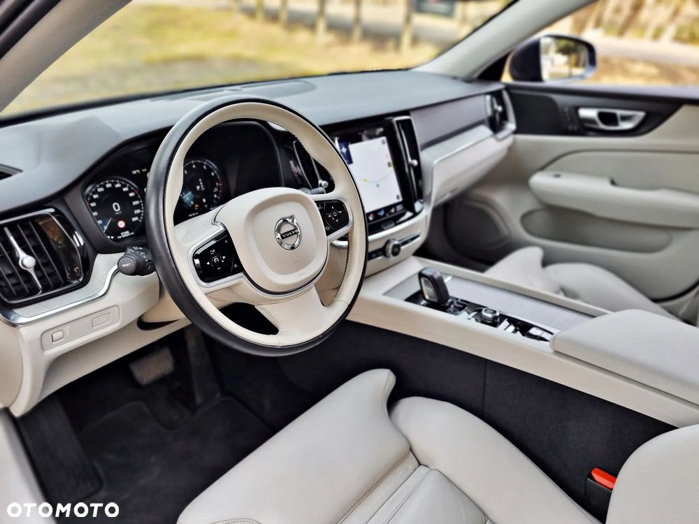 Volvo V60 Cross Country B5 B AWD Plus - 32