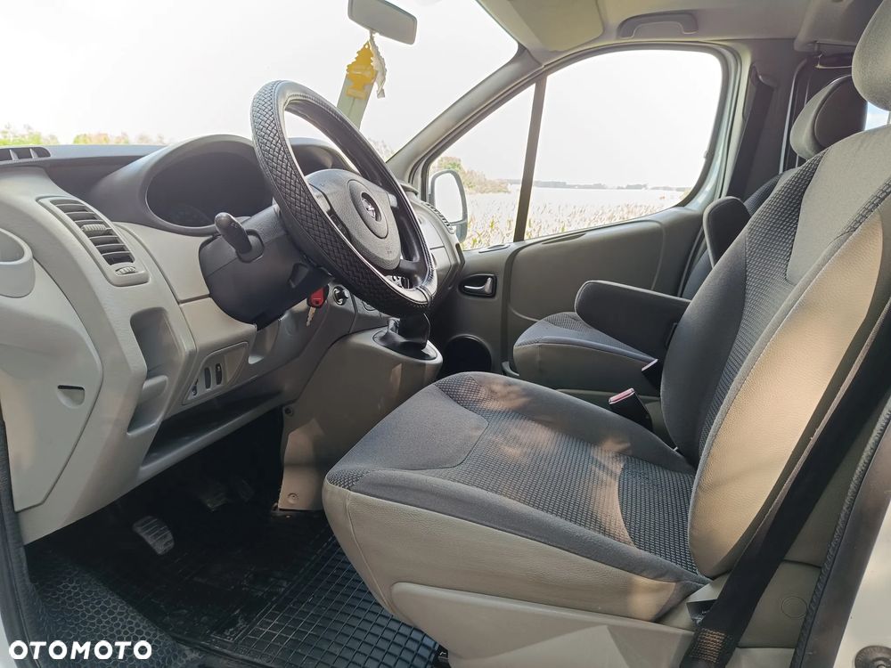 Opel Vivaro L2H1 2.9t - 12