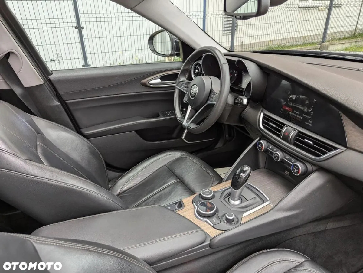 Alfa Romeo Giulia 2.0 Turbo TI Q4 - 13