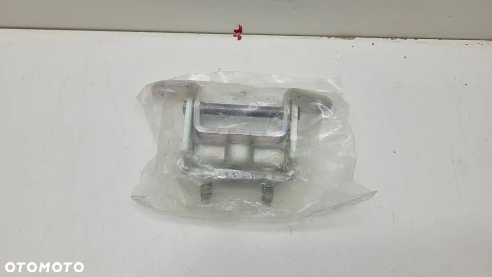 Micra K13 zawias drzwi tył prawy górny 82400-1HB1A