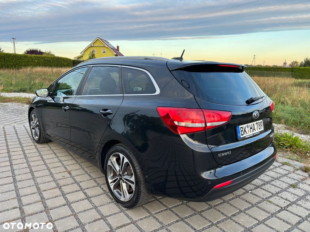 Kia Ceed 1.6 CRDi 136 ISG Dream Team Edition - 4