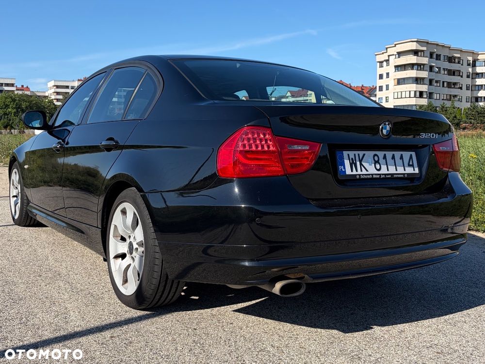 BMW Seria 3 318i - 4