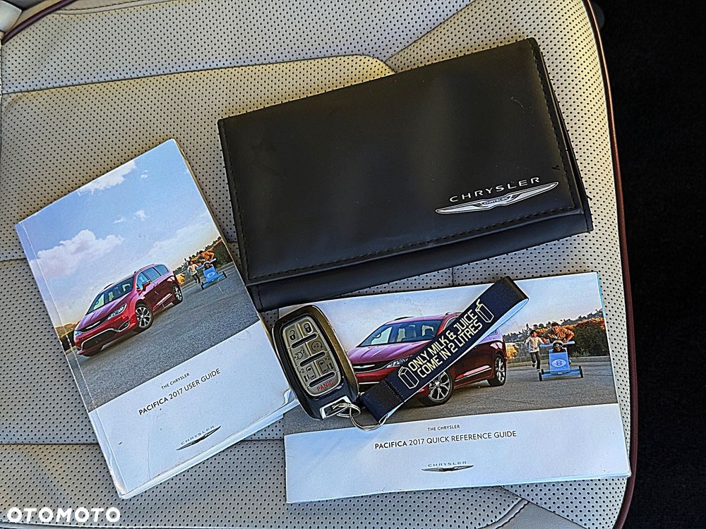 Chrysler Pacifica - 40