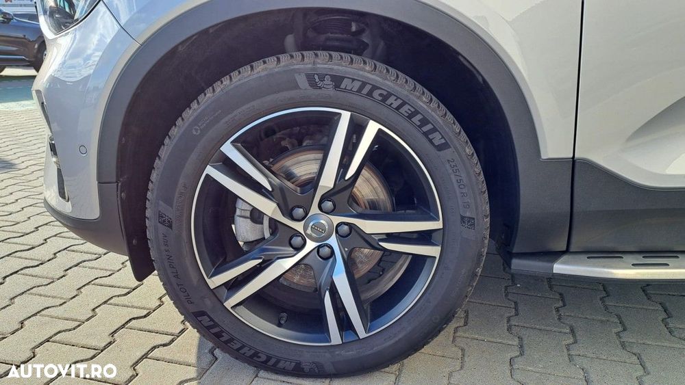 Volvo XC 40 B4 AT FWD MHEV Ultra Dark - 19
