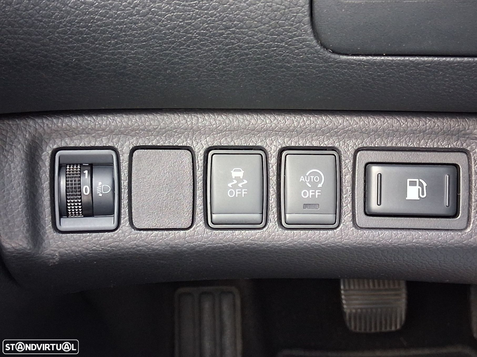 Nissan Navara 2.3 dCi CD 4WD N-Connecta Nav+Barras - 36