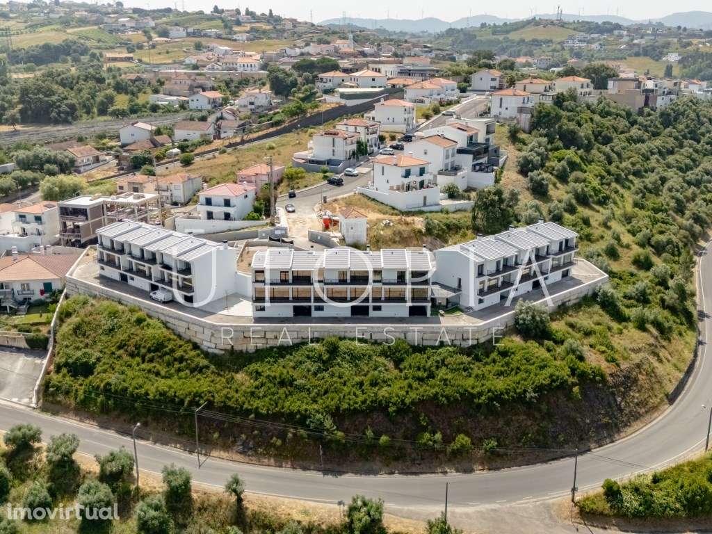 Vila Mosteiro - Condomínio fechado com 9 moradias de alto padrão na... - Grande imagem: 2/47