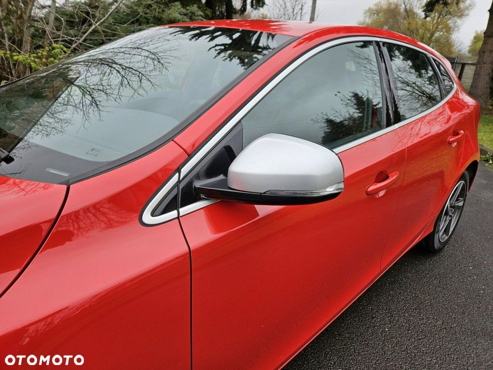 Volvo V40 D2 R-Design Momentum - 24