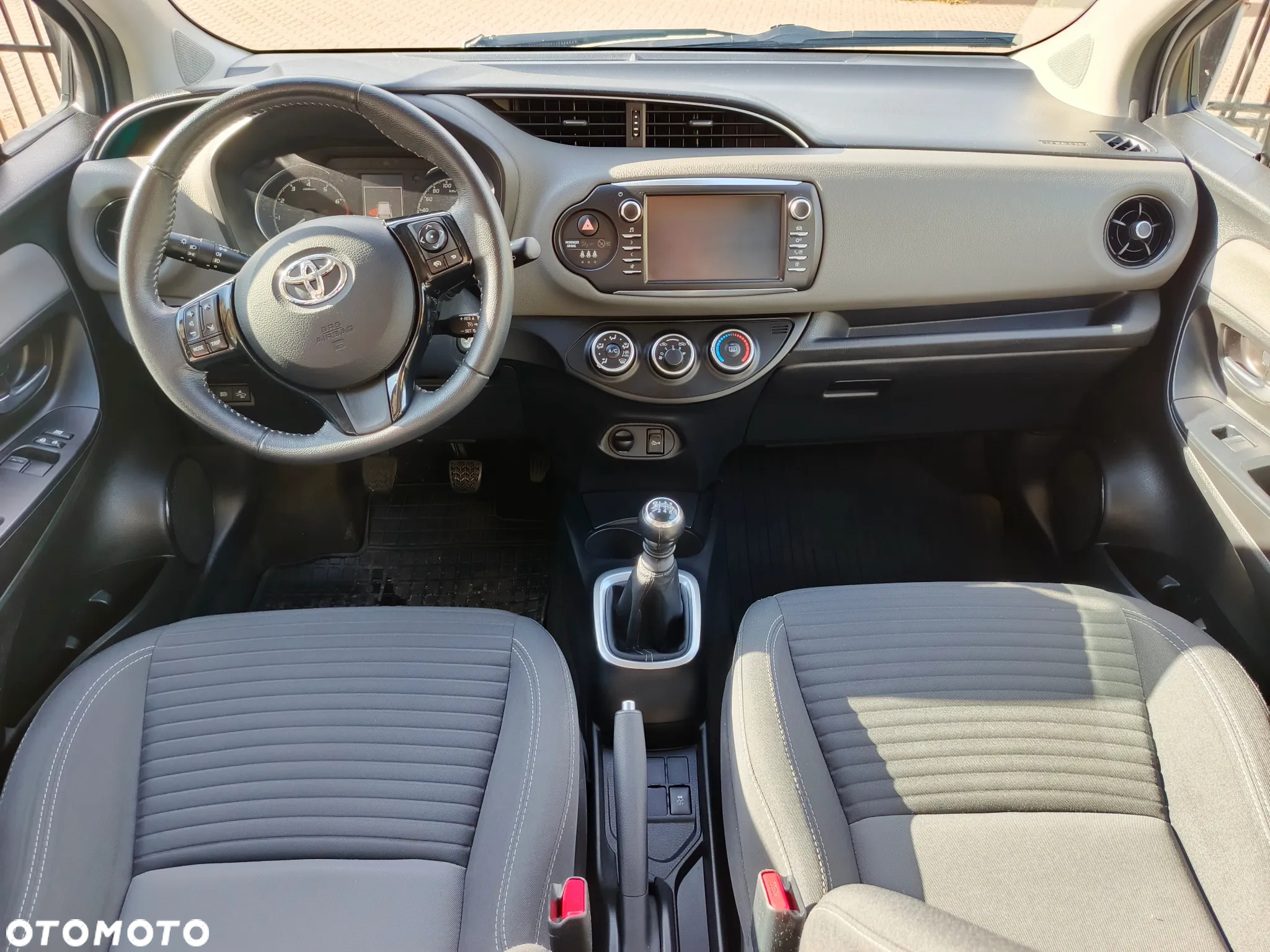 Toyota Yaris 1.5 Premium - 4