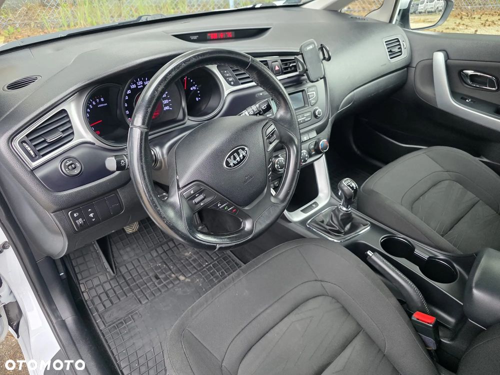 Kia Ceed - 32