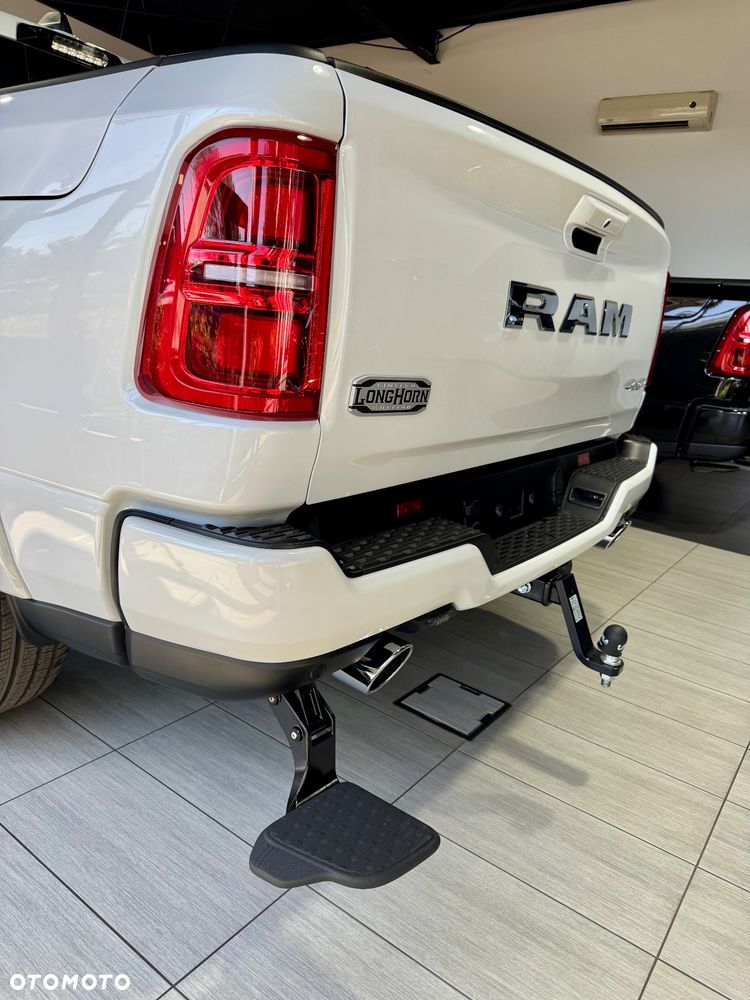 RAM 1500 Limited Night - 18