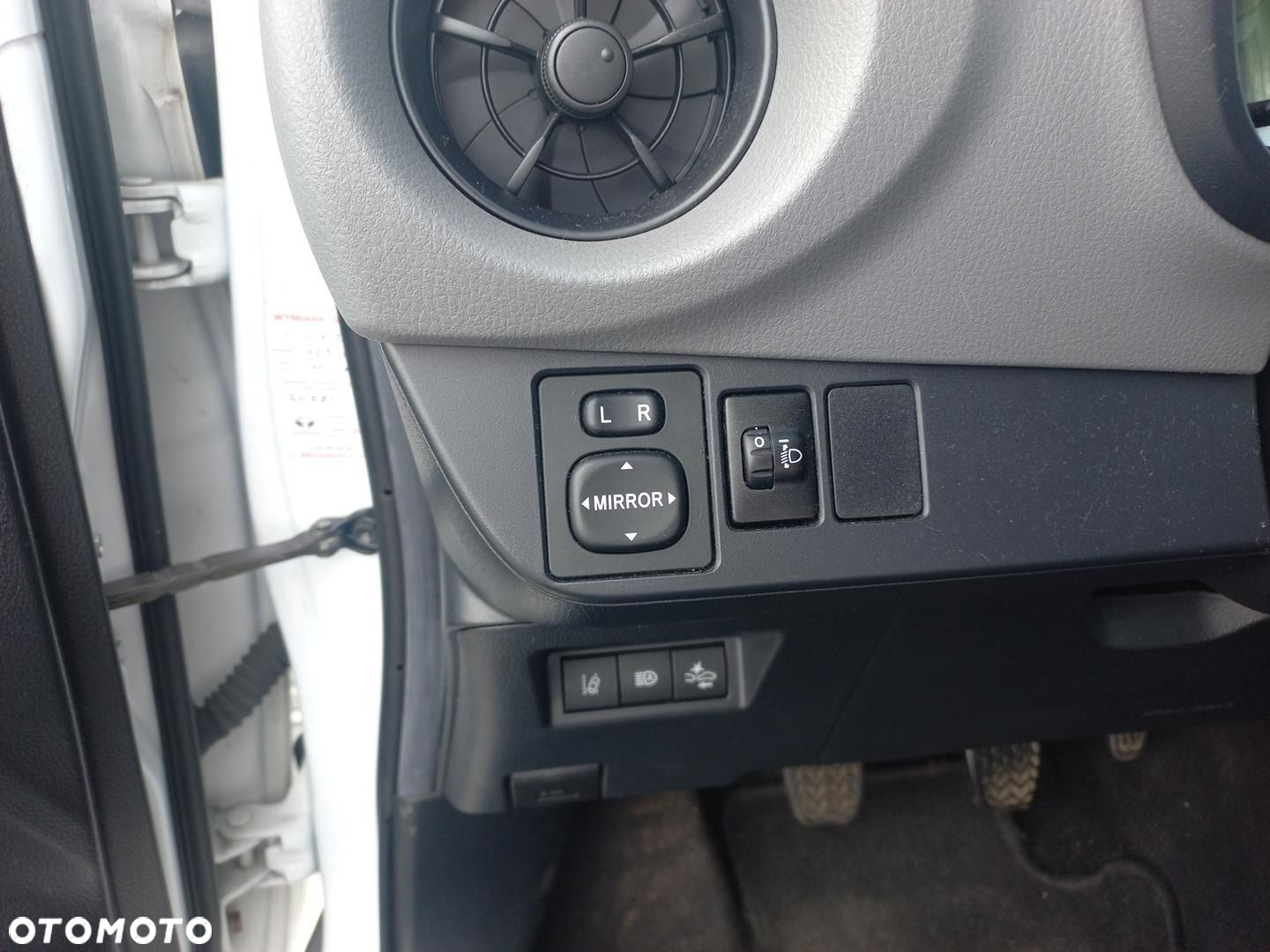 Toyota Yaris - 19
