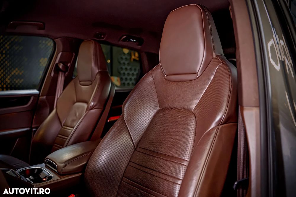 Porsche Cayenne Tiptronic S Platinum Edition - 12