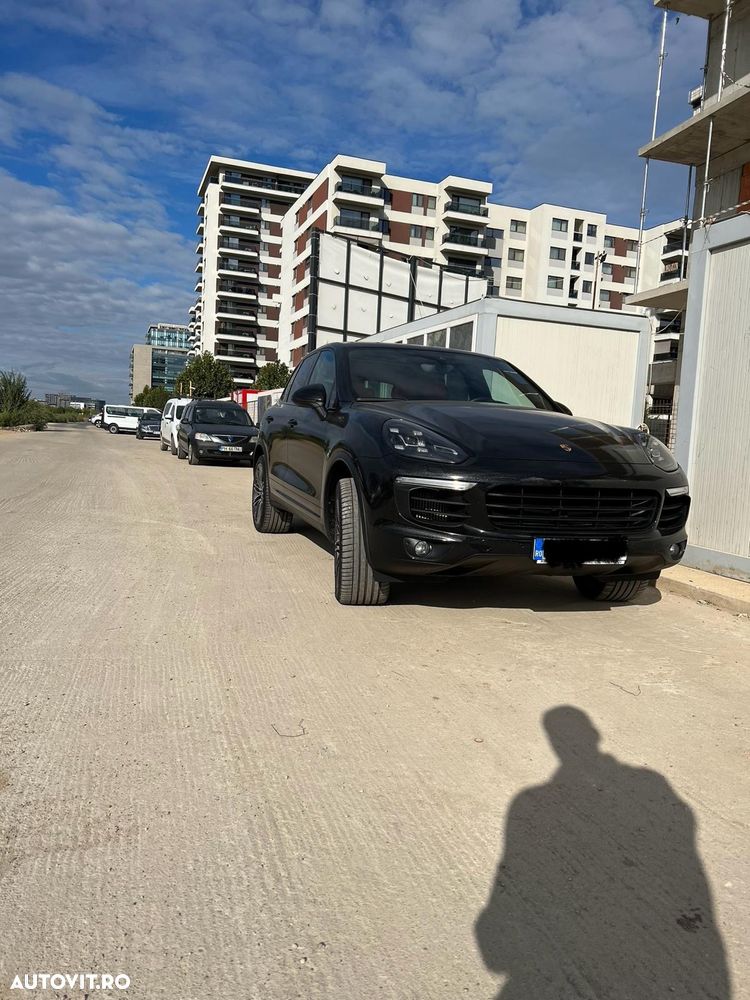 Porsche Cayenne - 1