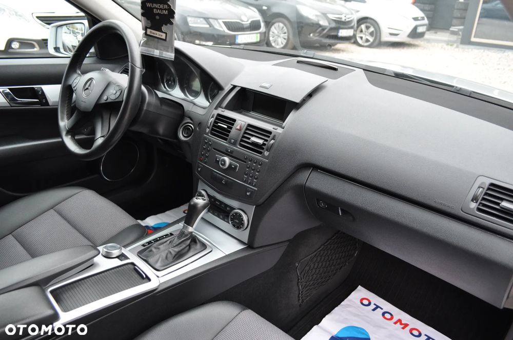 Mercedes-Benz Klasa C 180 CGI Automatik BlueEFFICIENCY Avantgarde - 15