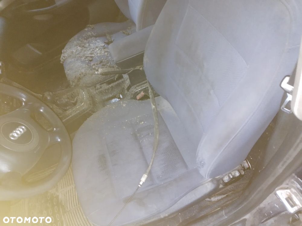 AUDI A4 B5 KOMBI 99-01  1.9 AJM   LAMPA TYŁ PRAWA LEWA - 28