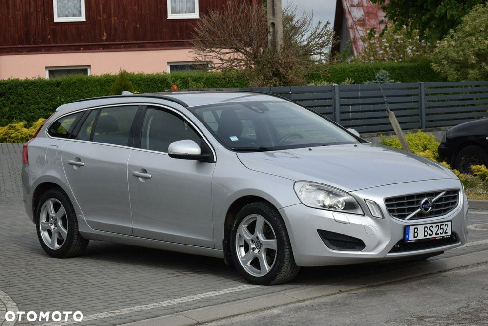 Volvo V60 D4 Momentum - 1