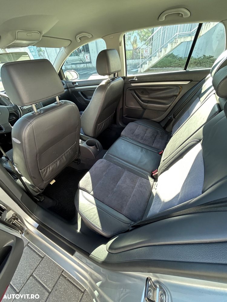 Volkswagen Golf 1.6 FSI Sportline - 19